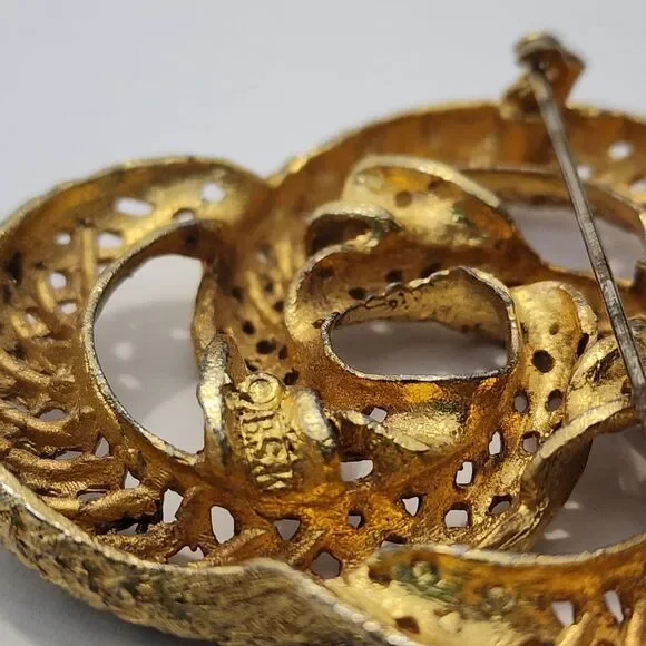 Rare Vintage Signed BSK Gold Tone Triple Ring Pretzel Shaped Basket Weave Brooch